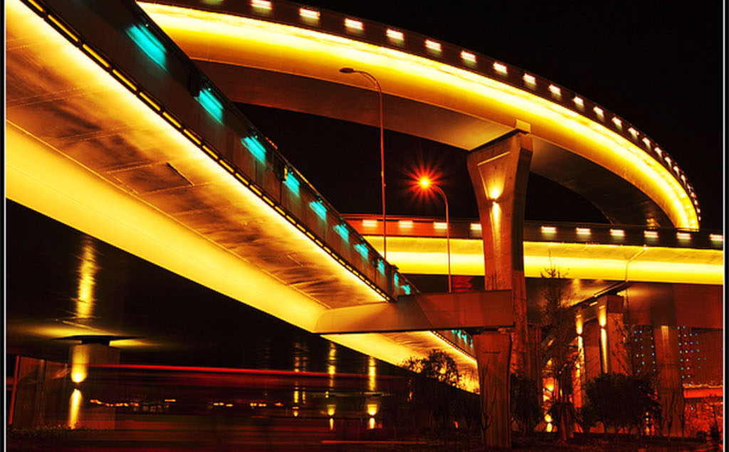 立交桥夜景灯饰设计